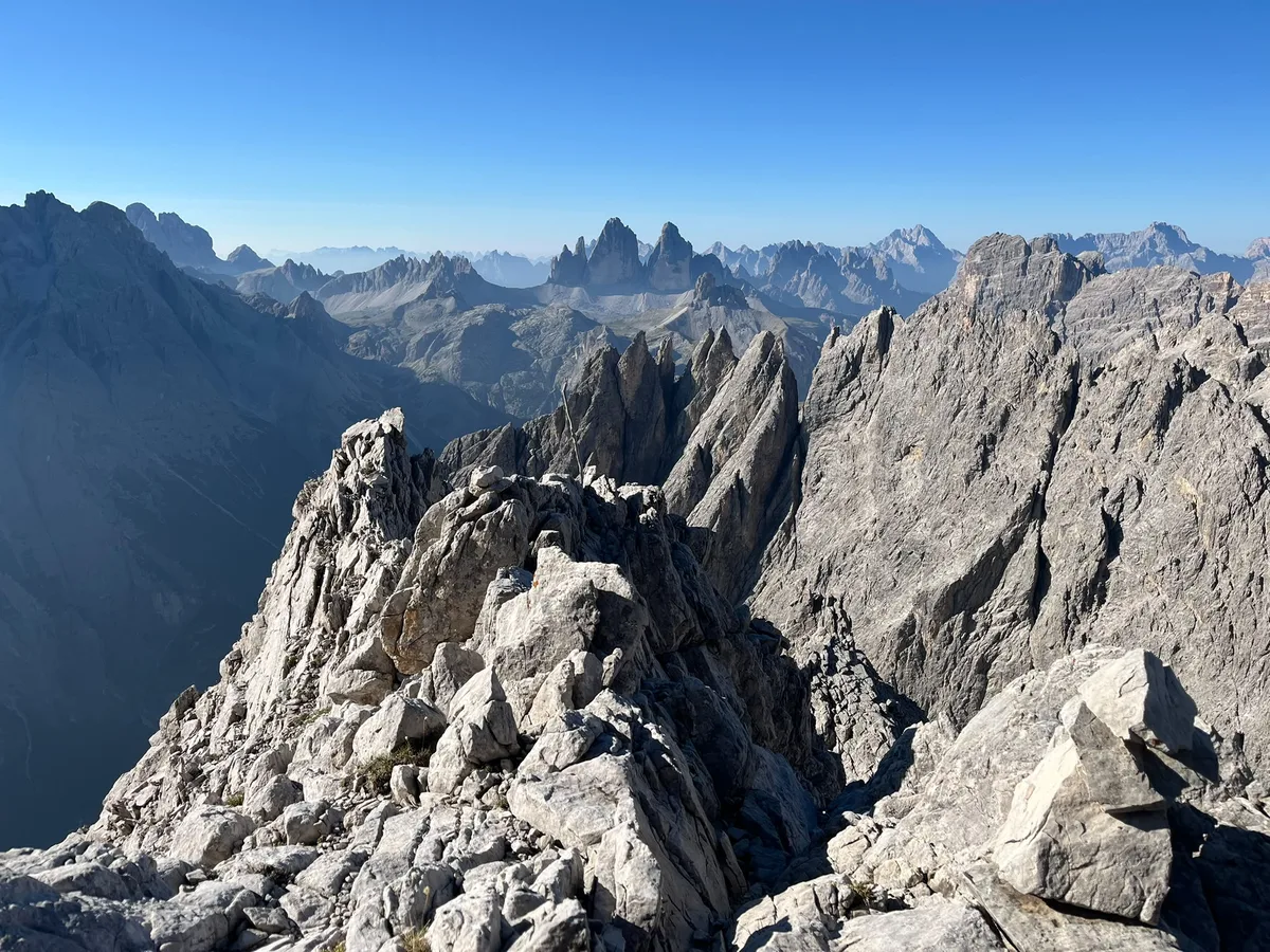 Blick auf die Drei Zinnen in den Dolomiten