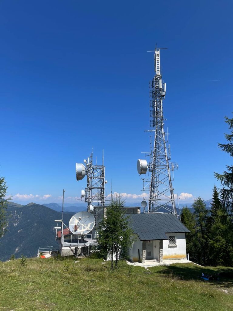 Relaisstation am Berggipfel in Kaernten