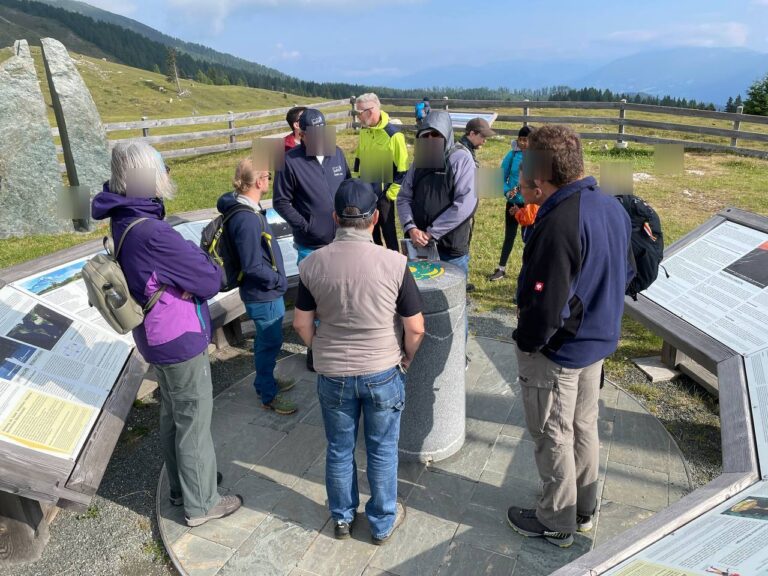 Fieldday am Dobratsch – die Gruppe auf der Alm