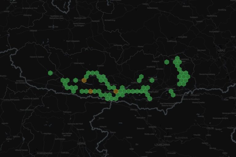 Karte von Kärnten, auf der nur wenige kleine bunte Flecken zu sehen sind. Der Rest des Landes ist noch leer.